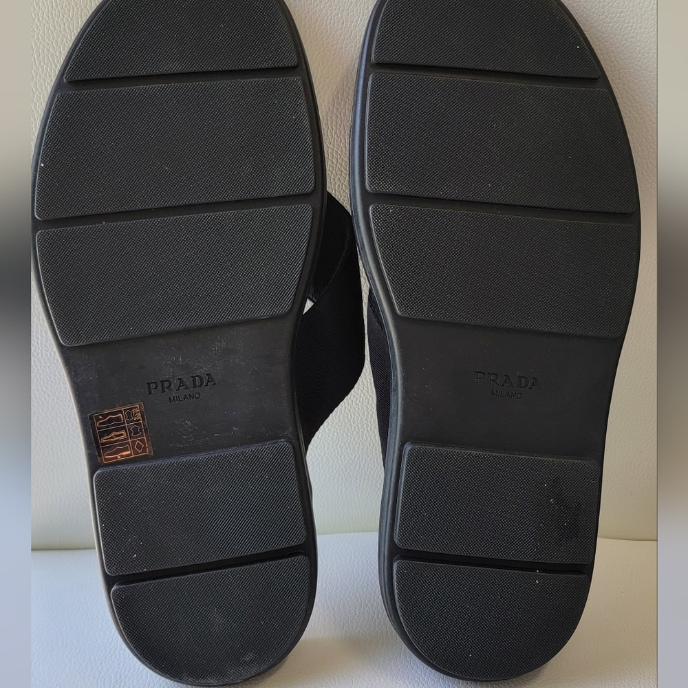 Prada Black Sandals Sleek Leather Design - Picture 3 of 9